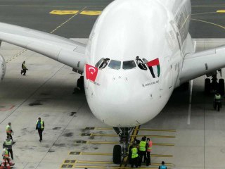Dünyanın en büyük yolcu uçağıyla İstanbul Havalimanı'na ilk tarifeli uçuş