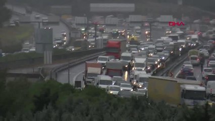 İSTANBUL'DA TRAFİK YOĞUNLUĞU; YÜZDE 74'E ULAŞTI TEM Mahmutbey