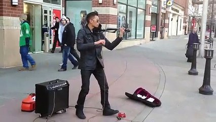 Amazing Violinist Playing Station Loop