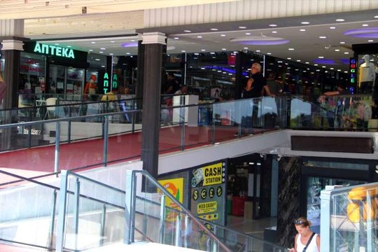 İranlı turistlerin tırnakçılık yöntemiyle dolandırıcılık yaptığı AVM'nin müdürü esnafı uyardı