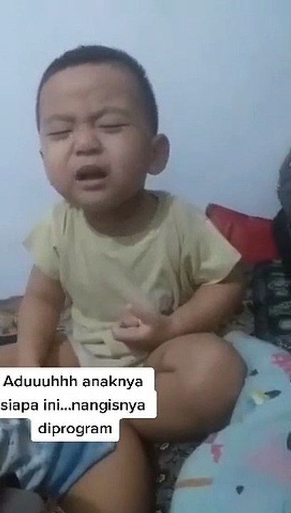 Anak Kecil Nangis Tapi Bikin Lucu . Nangis nya Bisa Diatur