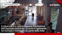 Torino, tenta di rapire una bimba dal passeggino: ex prof di liceo rischia il linciaggio