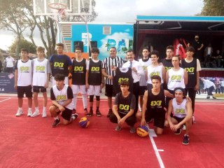 Meydanda basketbol coşkusu