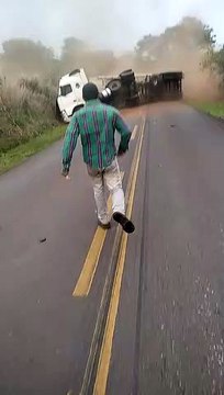 Condutor de carreta morre após veículo tombar na rodovia entre Douradina e Tapira