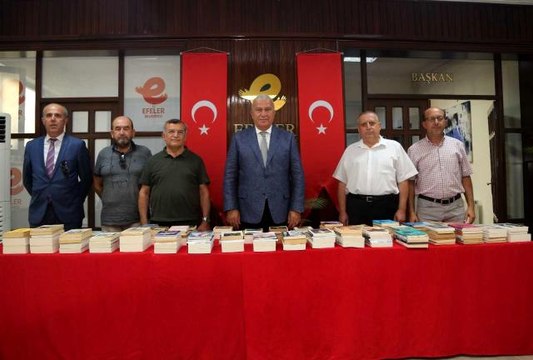 Aydın Yeni Kuşak Köy Enstitülüler Derneği'nden, Efeler Belediyesi'ne kitap bağışı