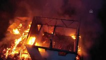 KASTAMONU - Çıkan yangında 2 katlı ev ile köy konağı yandı