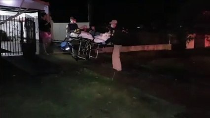 Homem fratura o tornozelo ao despencar de altura aproximada a três metros em casa no Coqueiral, em Cascavel