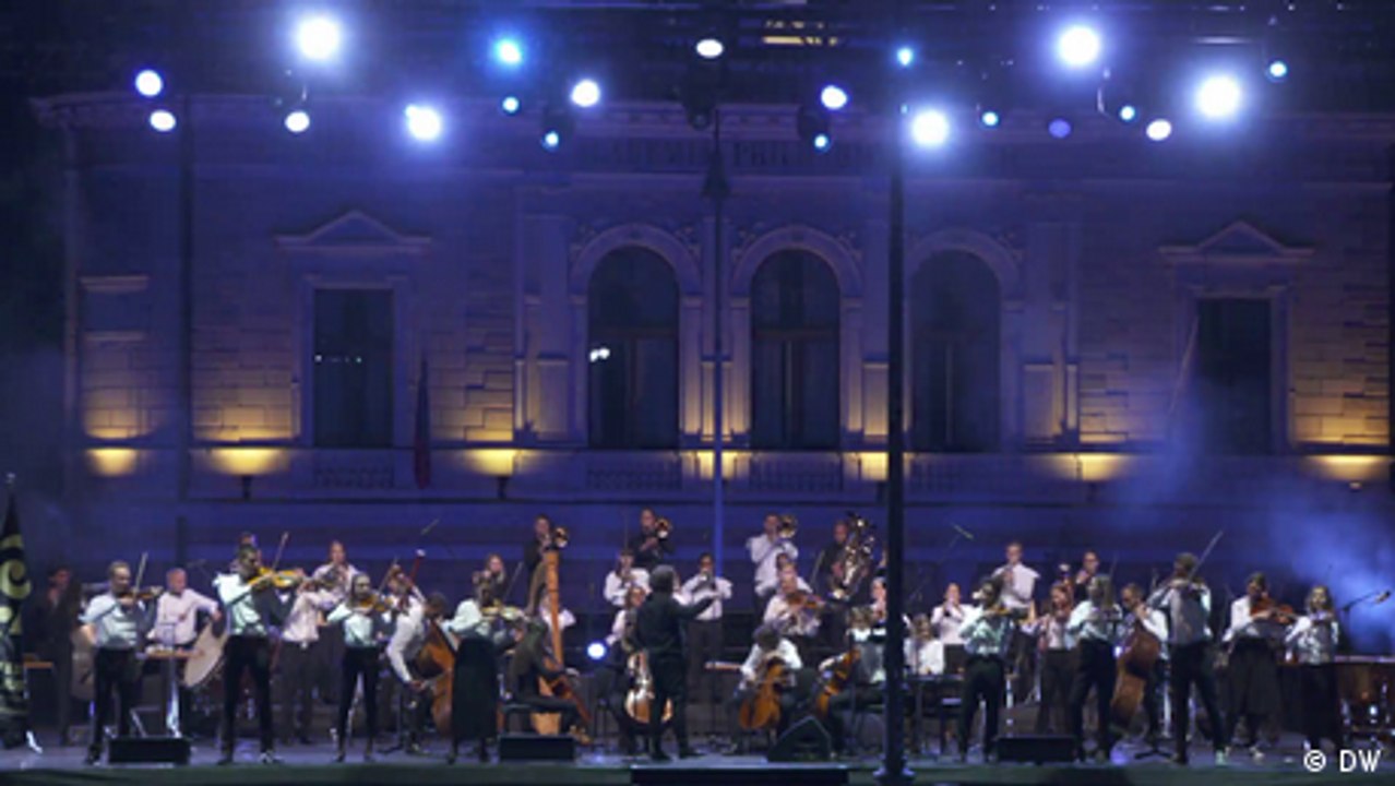The Baltic Sea Philharmonic Performs without Notes