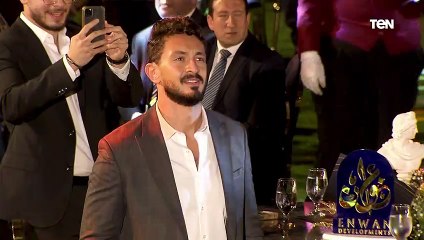 تكريم الفنان يوسف عثمان بجائزة التميز في مهرجان الفضائيات العربية