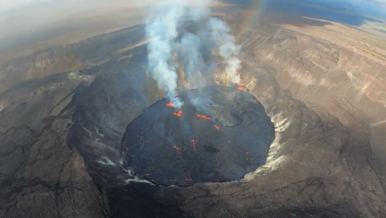 Lava flows and flies as volcano returns to life in Hawaii
