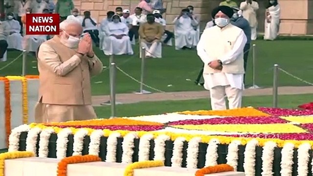 PM Modi pays floral tribute to Mahatma Gandhi at Raj Ghat, Watch Video