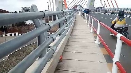 Duh! Sampah Kotori Jembatan Sei Alalak, Jejak Warga Sebelum Diresmikan