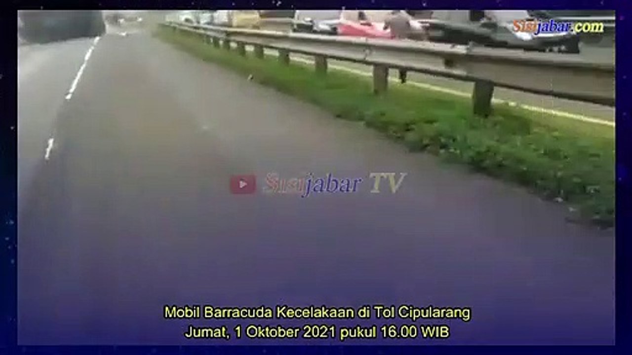 Detik-detik Mobil Barracuda Kecelakaan di Tol Cipularang
