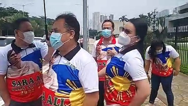 Sara Duterte supporters arrive in Sofitel area with 'Sara All' shirts, posters