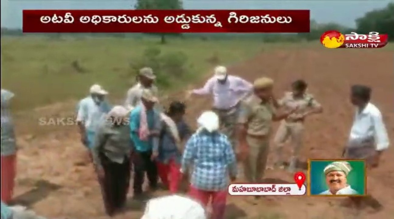 ‘మీ కాళ్లు మొక్కుతా.. మేం దళితులం.. మా పంట పాడు చేయకండి’