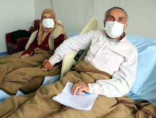 KORONAVİRÜS TEDAVİSİ GÖRDÜĞÜ HASTANEDE, SAĞLIK ÇALIŞANLARINA ŞİİRLER YAZDI