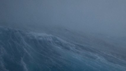 Un drone flottant filme l’intérieur d’un ouragan, une première mondiale