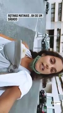 Sara Matos passeia com filho recém-nascido