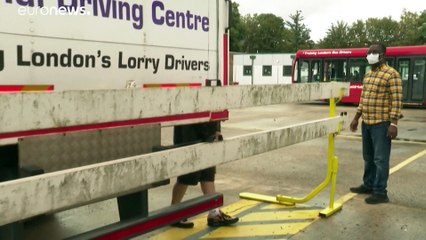 فيديو: بعد نقص السلع والوقود.. بريطانيا تبحث عن سائقي شاحنات بأي ثمن