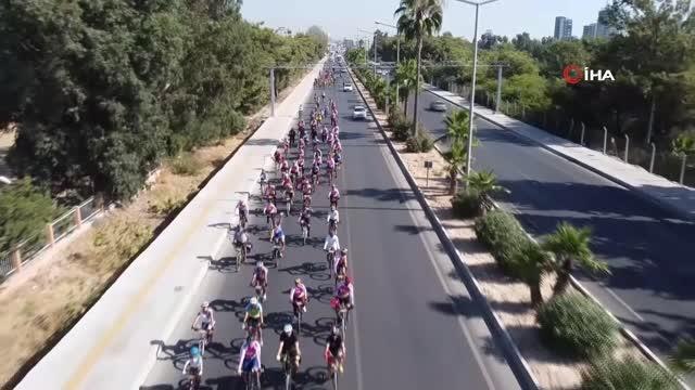 Bisiklet tutkunları, Caretta carettalar için pedal çevirdi, sahili temizledi