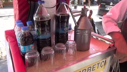 Diyarbakır'ın meyan kökü şerbetçileri tezgahı kapatıyor