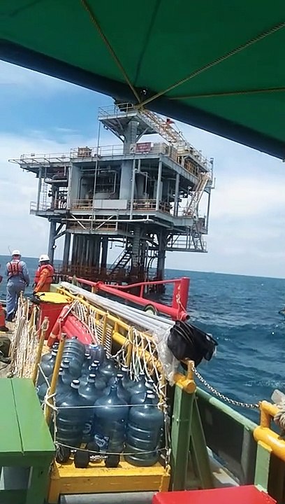 Beratnya kuli di laut