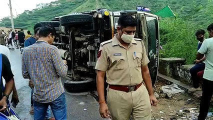 Accident in Ajmer: नई सड़क पर पलटा मिनी ट्रक,एक जायरीन की मौत