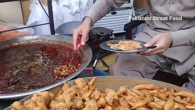 Street Food Famous Pakistani Samosa Chaat Street food of Pakistan - National Foodies