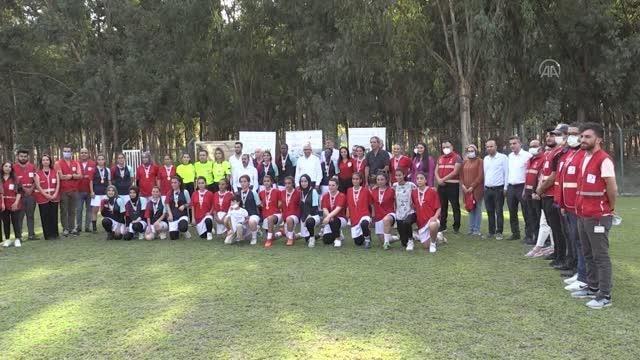 Kadın futbol takımları dostluk maçı yaptı