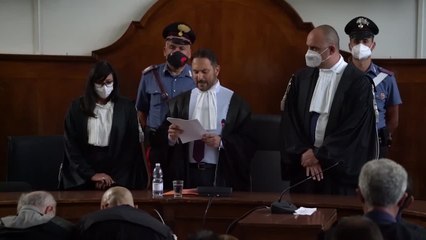 Mimmo Lucano: "ho aiutato gli altri, lo Stato mi ripaga cosi'"