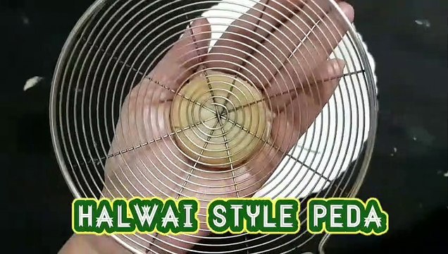 दूध पेड़ा-कम इनग्रेडिएंट्स वाली सबसे आसान स्पेशल मिठाई l How it's made-Doodh Peda-Khoya Peda-Mawa Peda I Milk Peda by Safina Kitchen