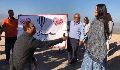 BALON TURU SONRASI TURİSTLERİN ÖNÜNDE SÜRPRİZ EVLİLİK TEKLİFİ