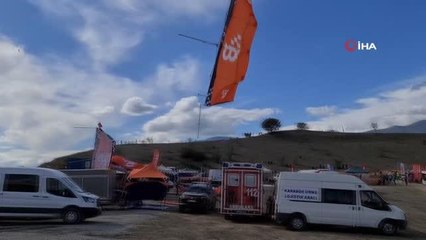 Off-Road yarışlarında hortum çadırları böyle uçurdu