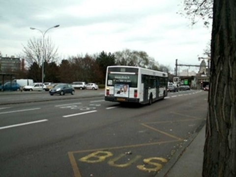 un Van Hool A300 sur la 15
