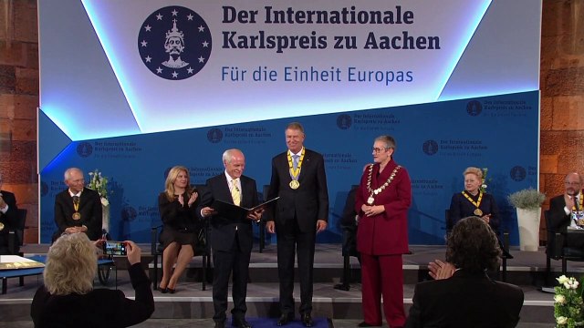 Президент Румынии Клаус Йоханнис получил Международную премию имени Карла Великого