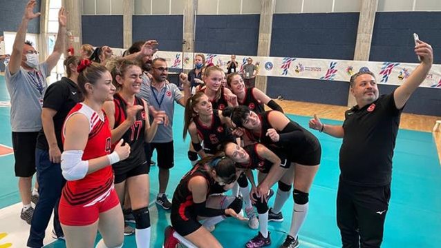 İşitme Engelliler Kadın Voleybol Milli Takımı, Dünya Şampiyonası finalinde İtalya'yı devirerek altın madalya kazandı