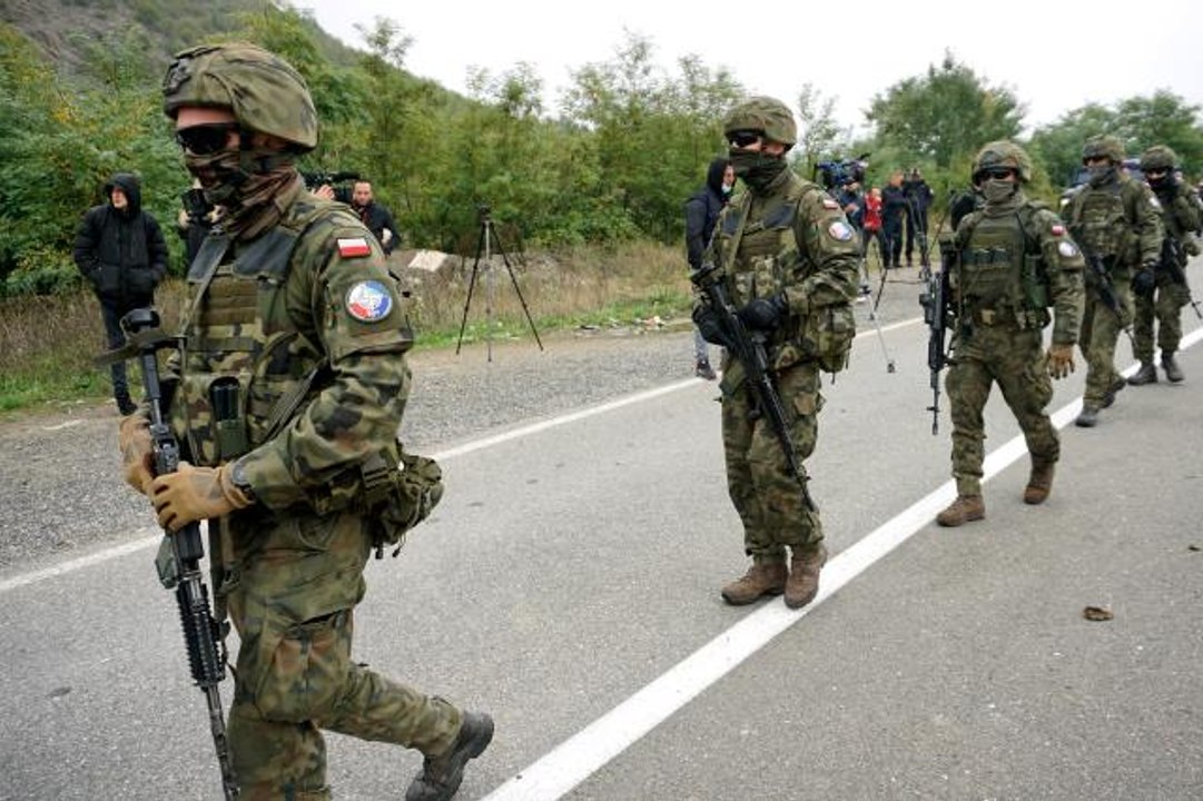 Kosova ve Sırbistan, "plaka" krizini sonlandıran anlaşma gereği birliklerini geri çekti