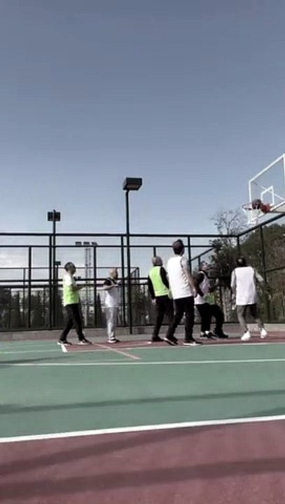 Fahrettin Altun, Cumhurbaşkanı Erdoğan'ın basketbol oynadığı görüntüleri paylaştı