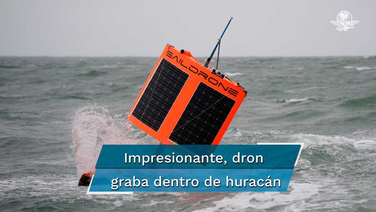 ¡Así se ve el interior de un huracán!; Dron mar...