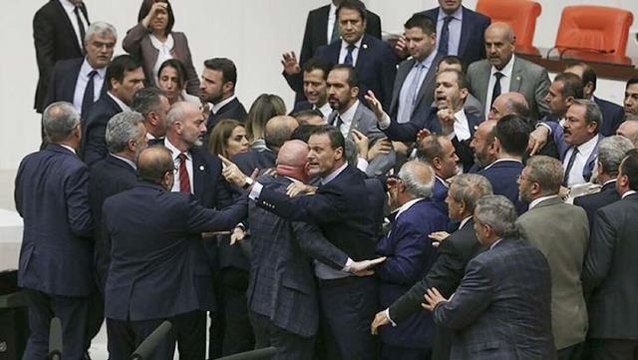 TBMM'de halının altına bakır bara sistemi yerleştirildi! Vekiller artık daha az kavga edecek