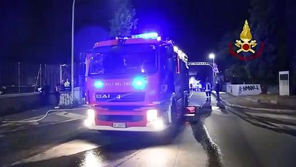 Roma, 'Ponte di ferro': incendio nella notte - Video