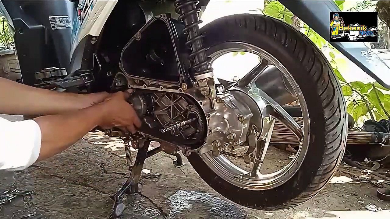 mechanic likes to unload