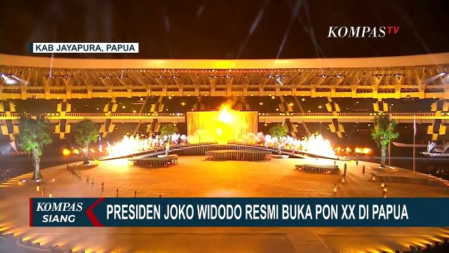 Aksi Presiden Jokowi Bermain Sepak Bola di Acara Pembukaan PON XX Papua