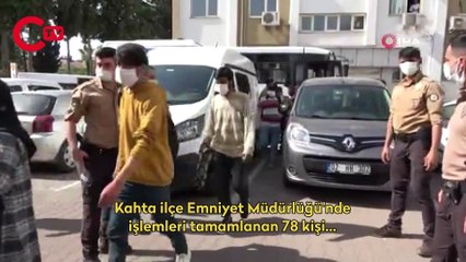 Kamyonet kasasında 78 kaçak göçmen yakalandı