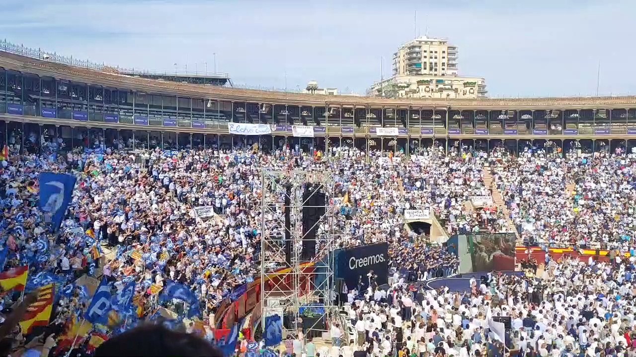 Pablo Casado entra en la plaza de toros de Valencia para la clausura de la convención del PP