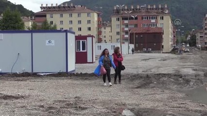 KASTAMONU - Sel felaketinin yaşandığı Bozkurt'tan sokak hayvanları için ayrılmıyorlar