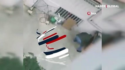 Köpeğine yumruk atan doktor kamerada