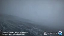 روبوت يصور الأمواج من داخل إعصار سام المدمر