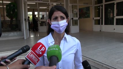 Raggi: "Aspetto l'esito delle indagini. Io non mollo, amo Roma"