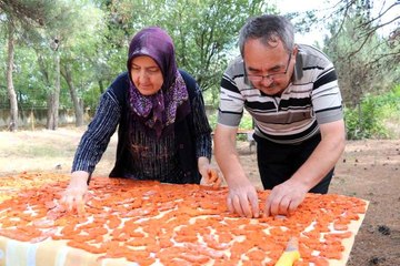Komşularından görüp yapmaya başladı, işinin ustası oldu